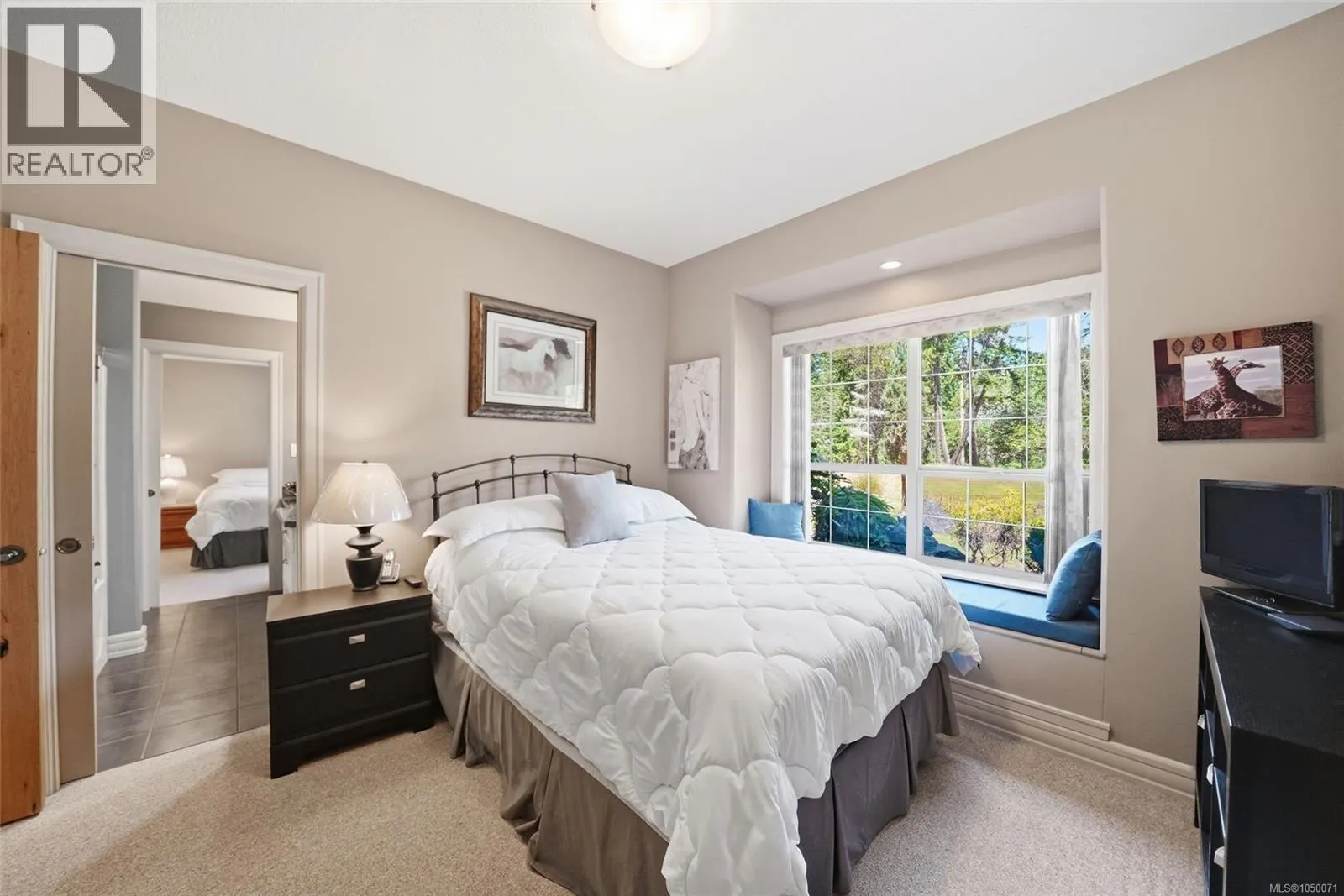 990 View Rd