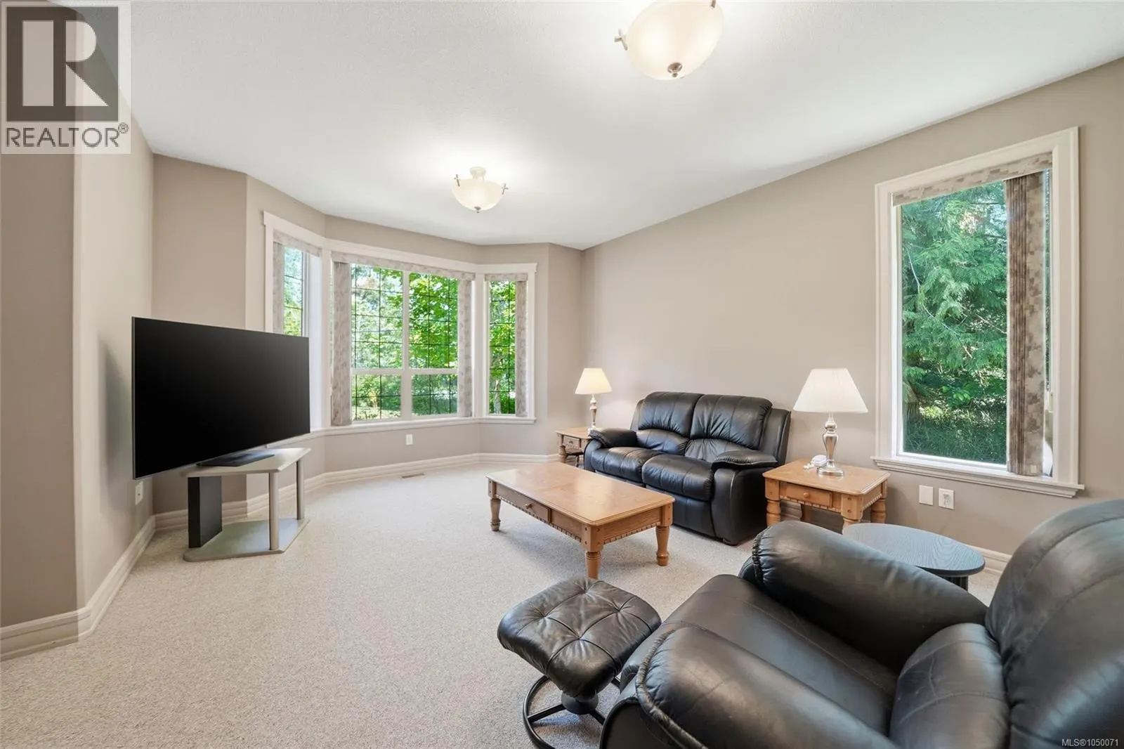 990 View Rd