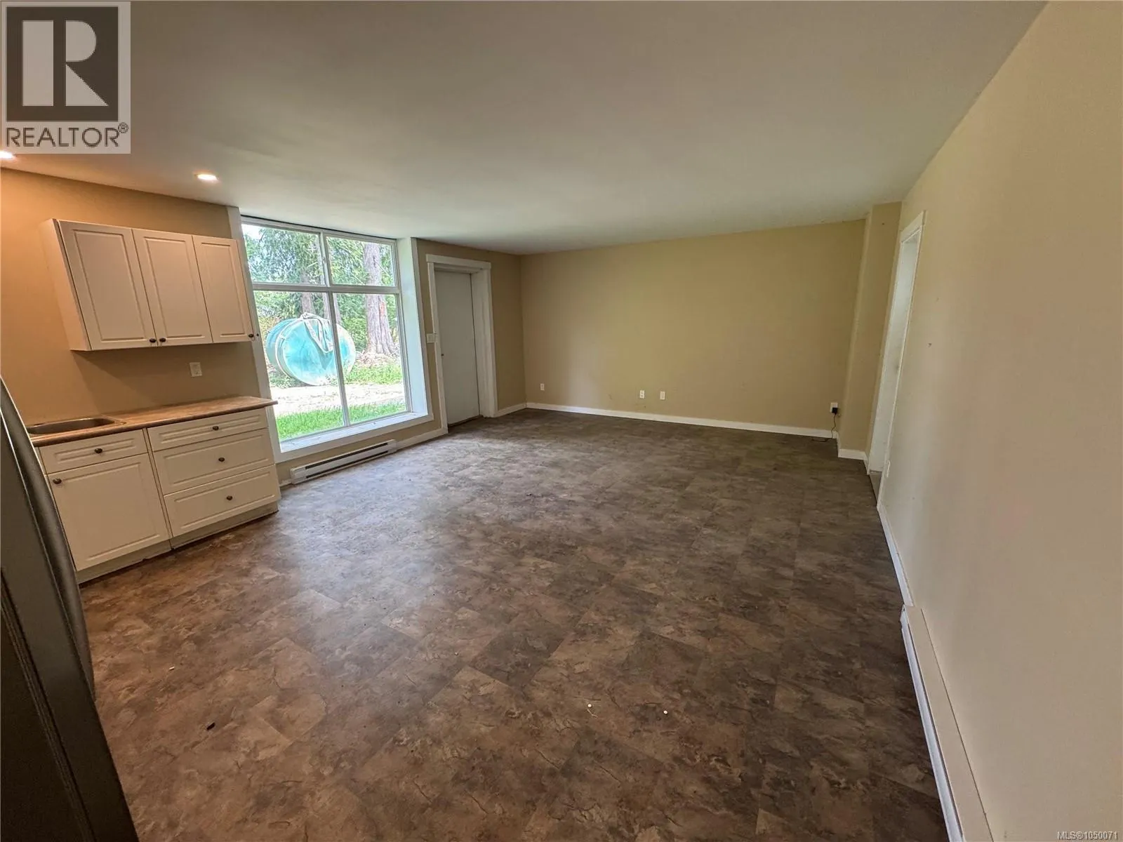 990 View Rd