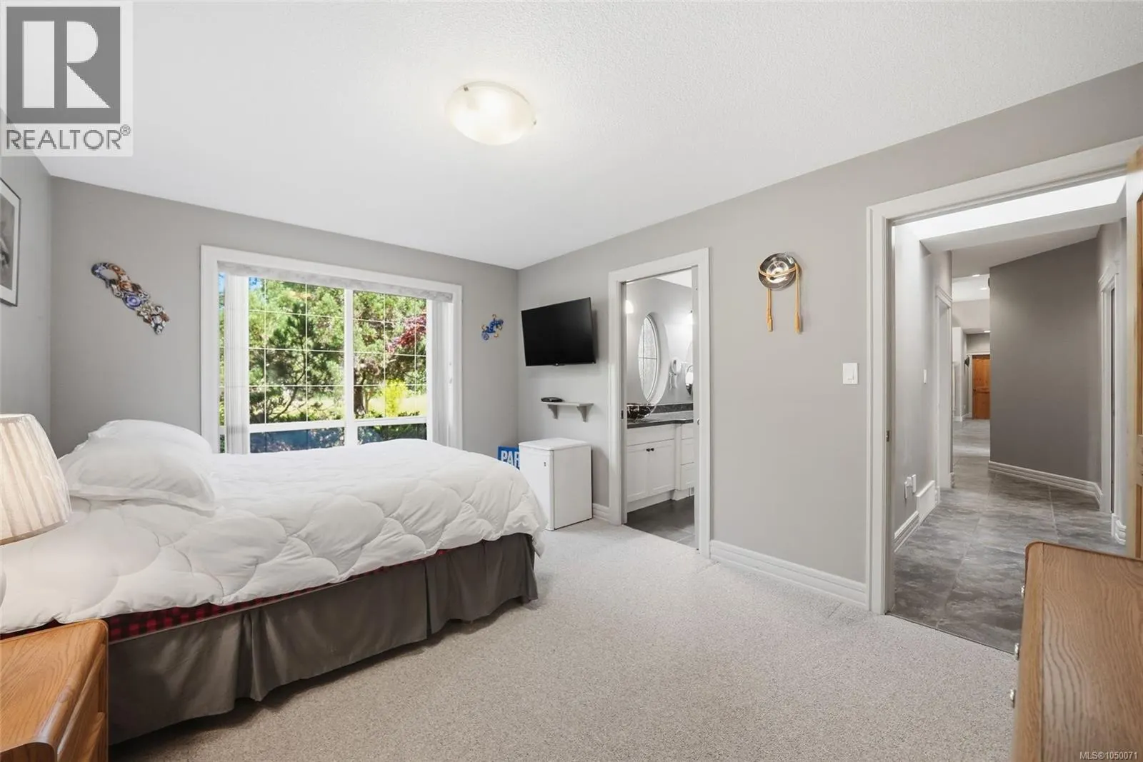 990 View Rd