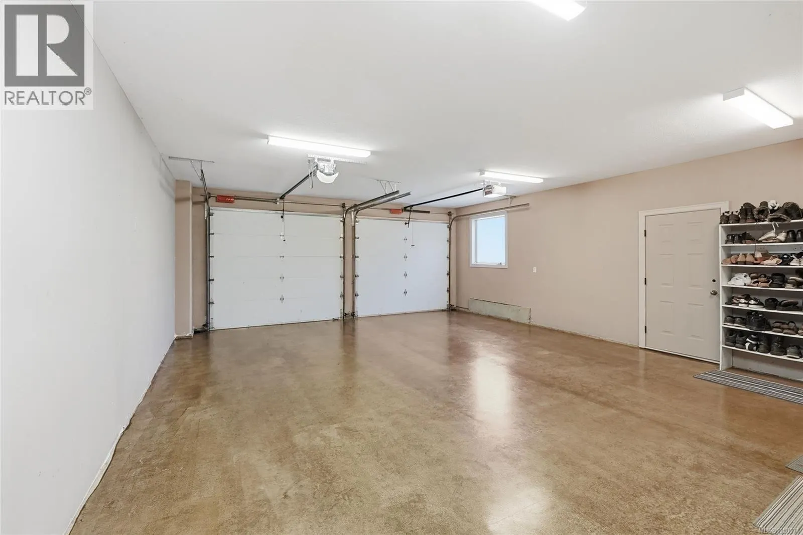 990 View Rd