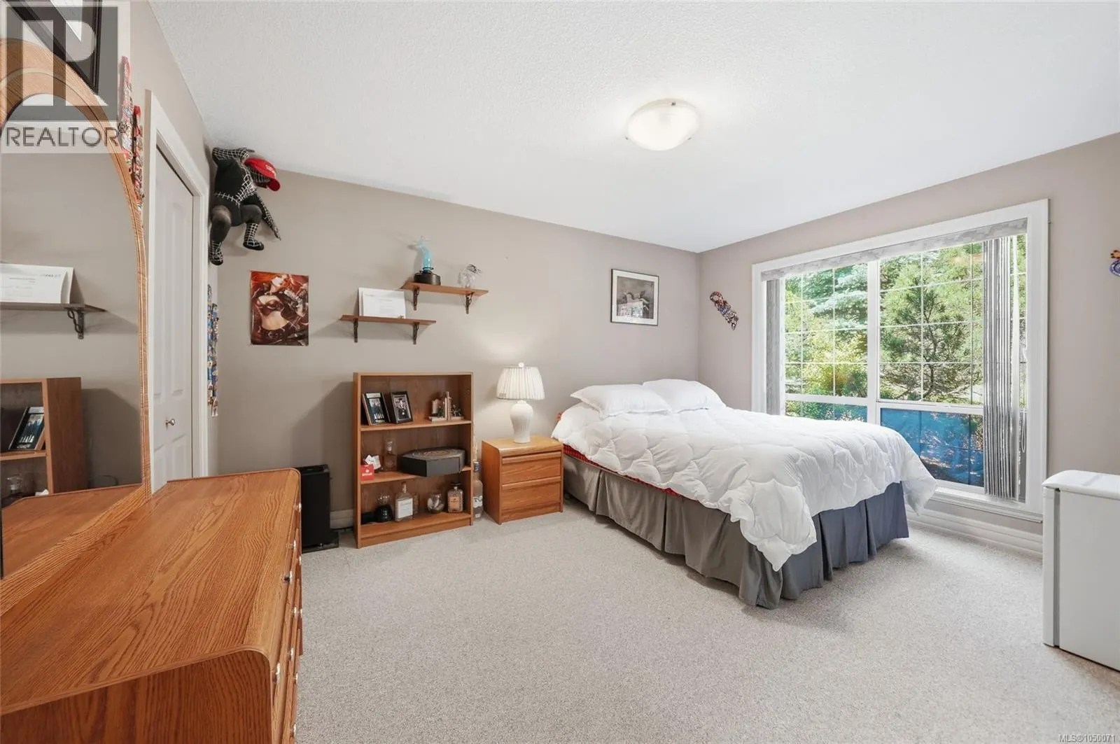 990 View Rd