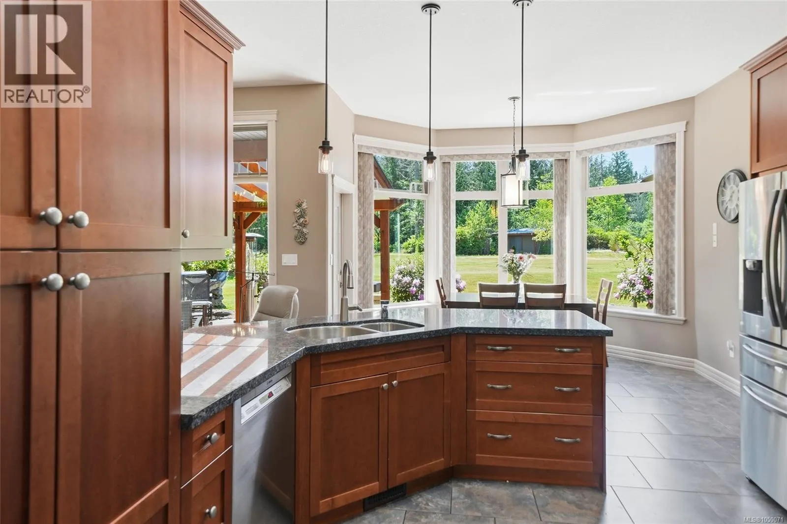990 View Rd