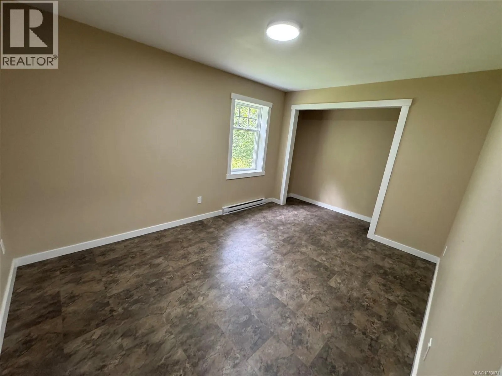990 View Rd