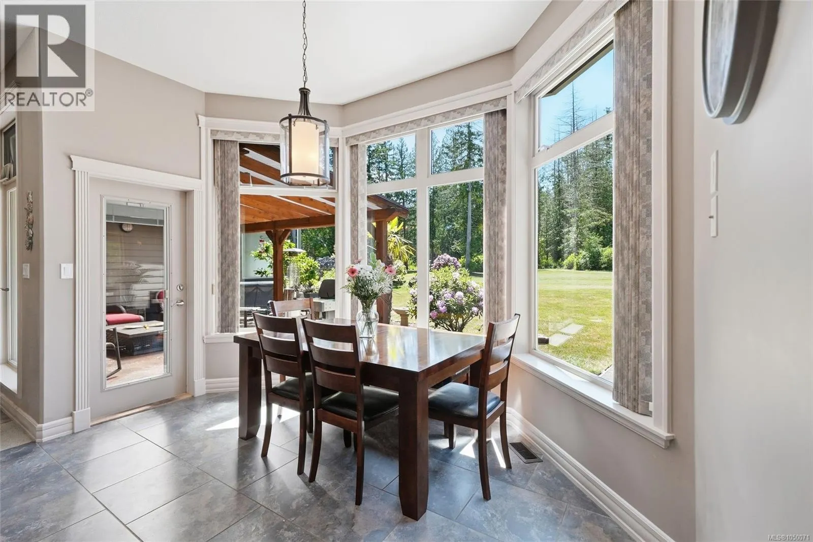 990 View Rd