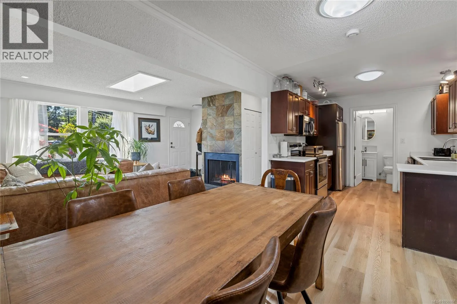 608 Brookeside Pl