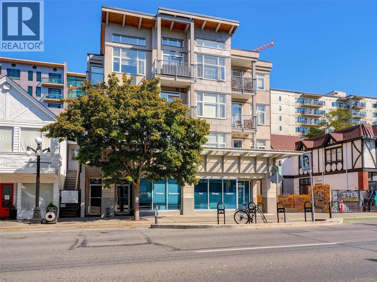 203 1022 Fort St