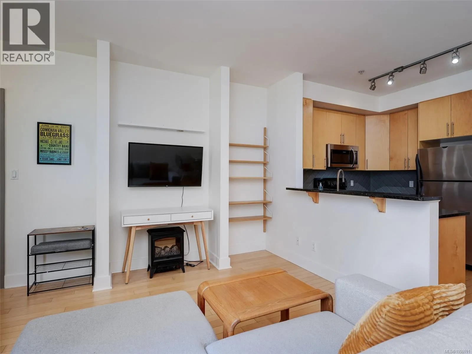 203 1022 Fort St