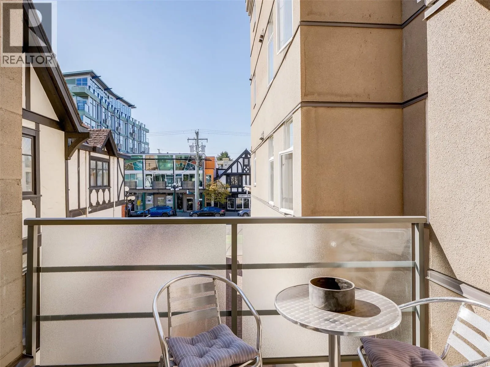 203 1022 Fort St
