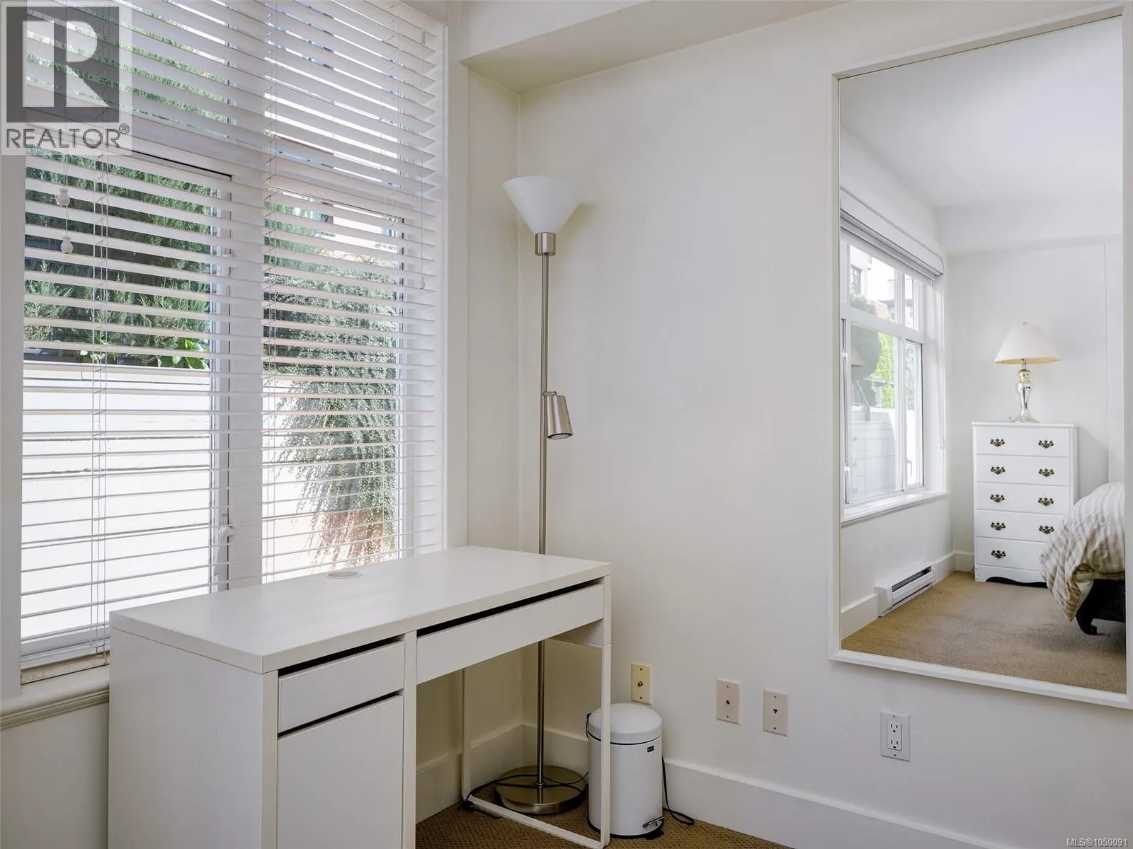 203 1022 Fort St