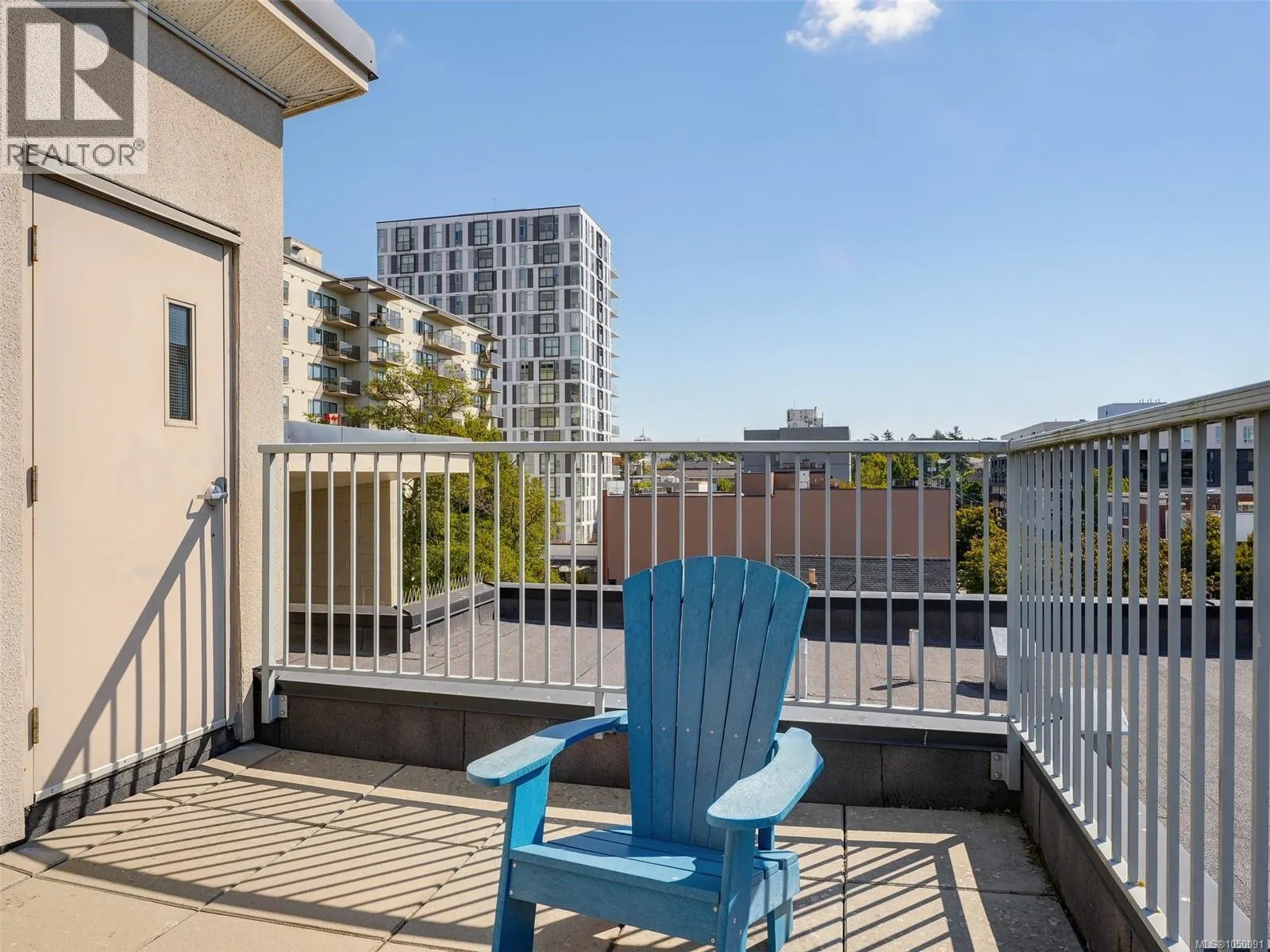 203 1022 Fort St