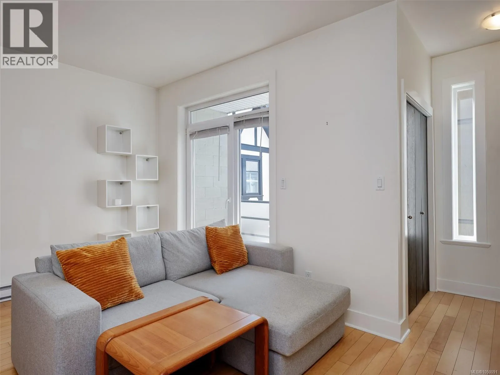 203 1022 Fort St
