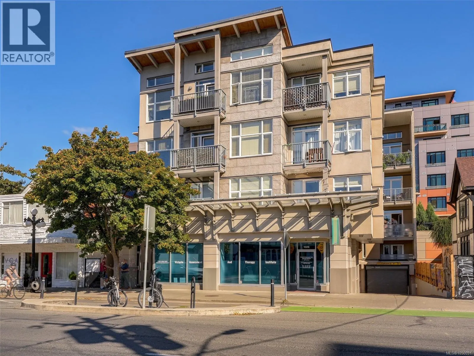 203 1022 Fort St