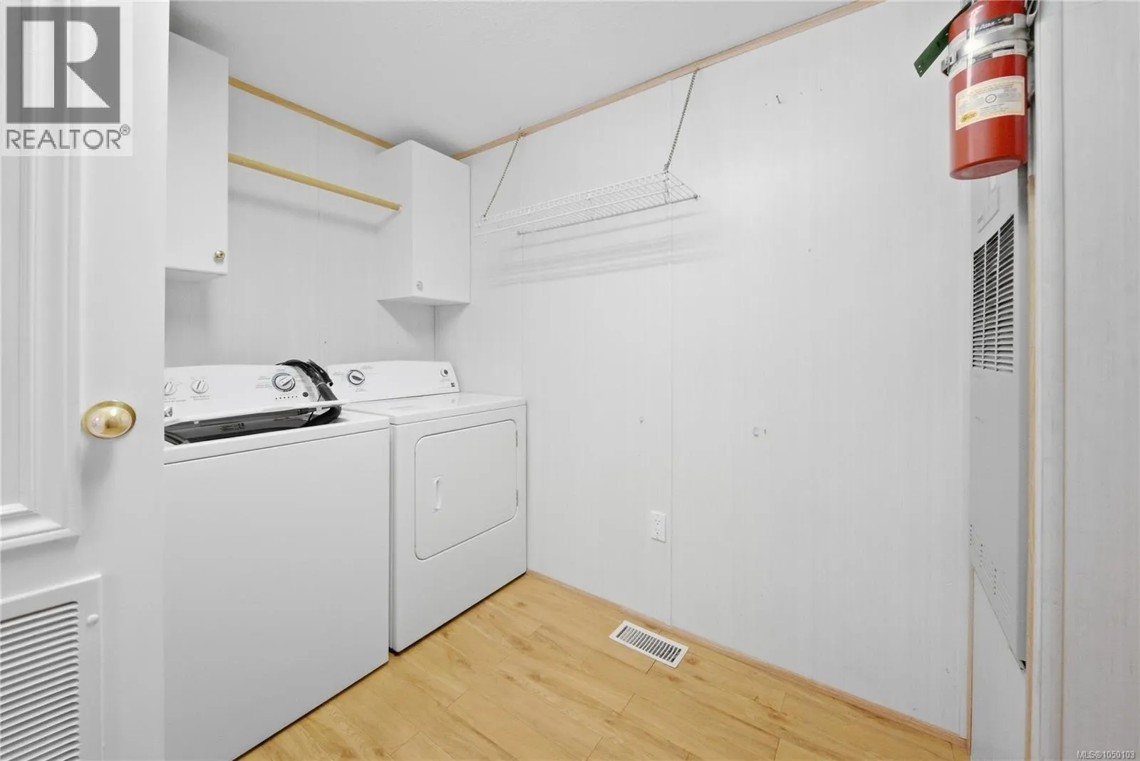 1018 Collier Cres