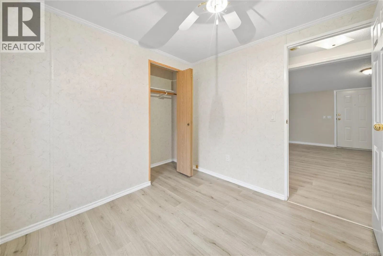 1018 Collier Cres