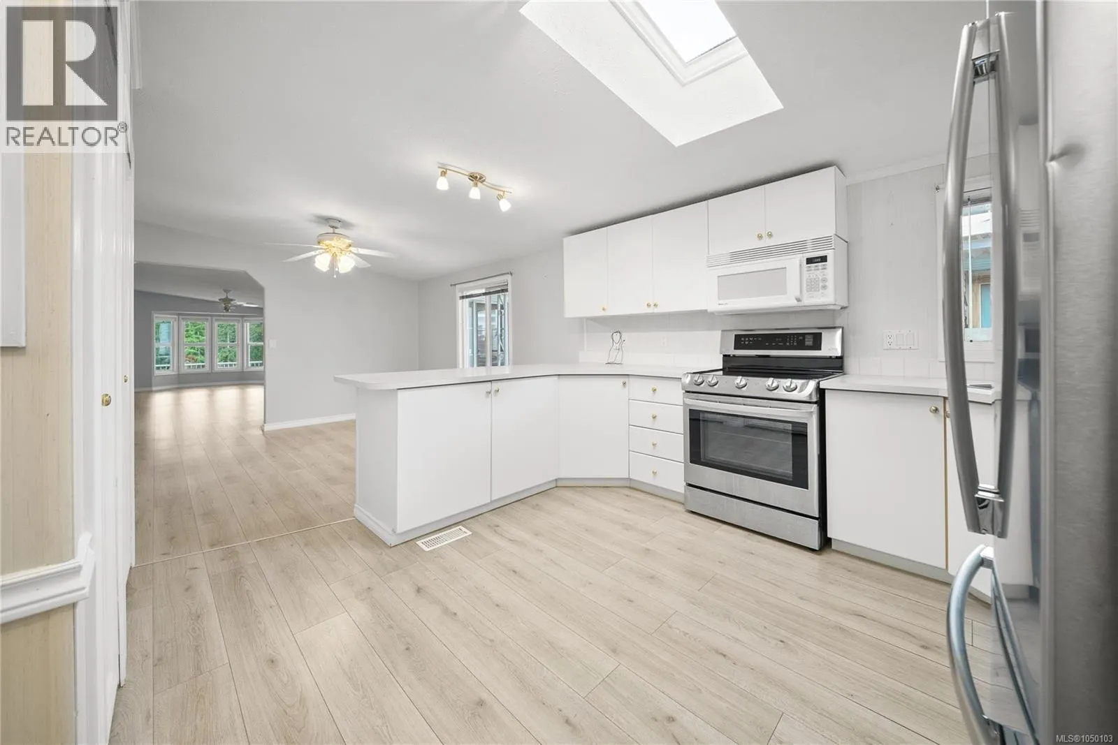 1018 Collier Cres