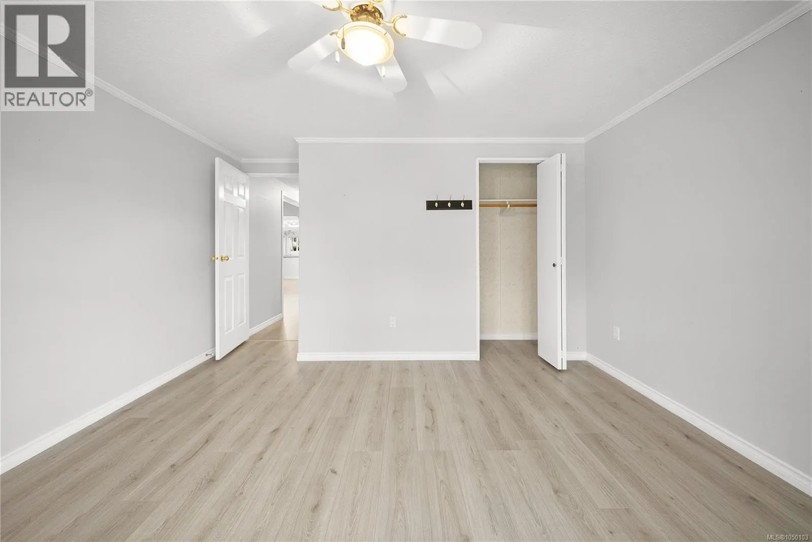 1018 Collier Cres