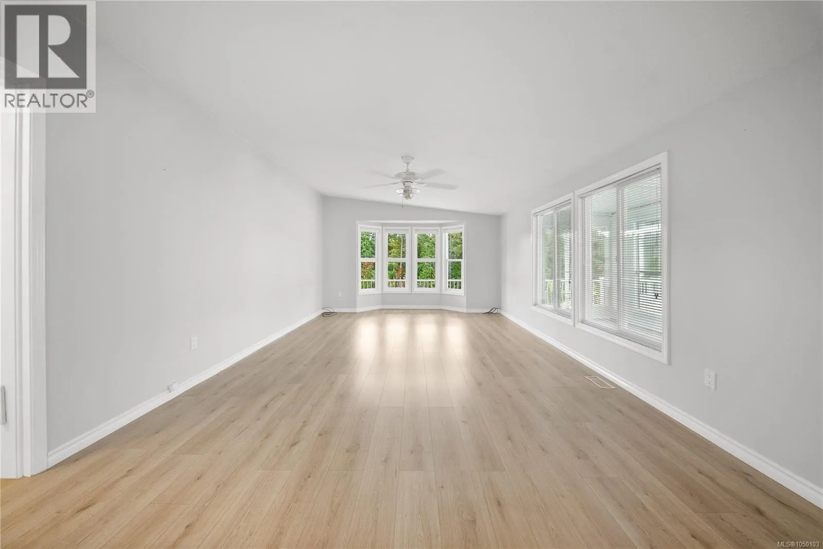 1018 Collier Cres
