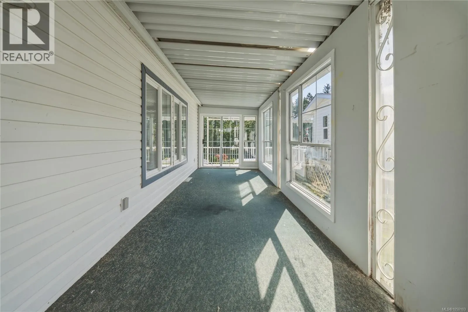 1018 Collier Cres