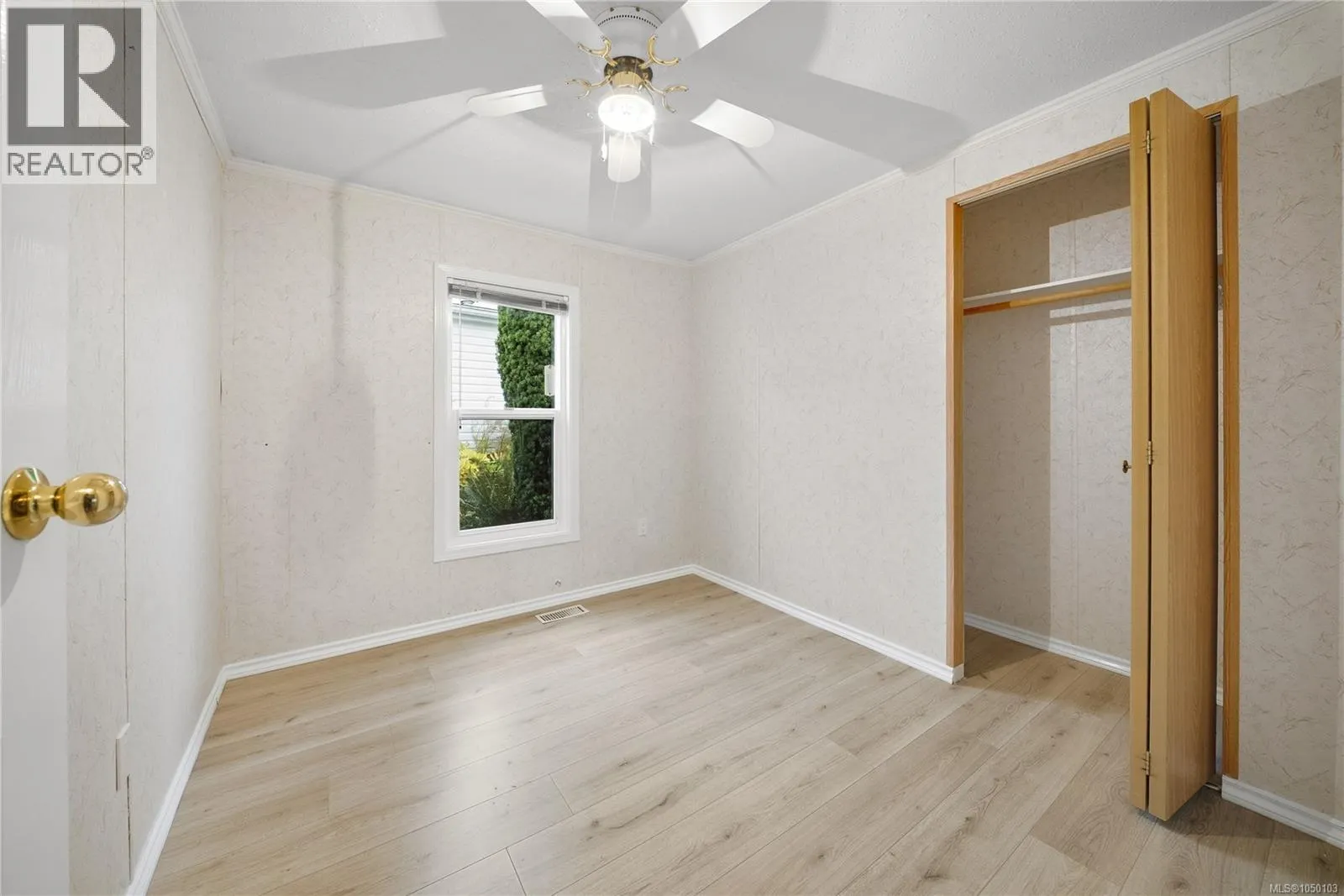 1018 Collier Cres