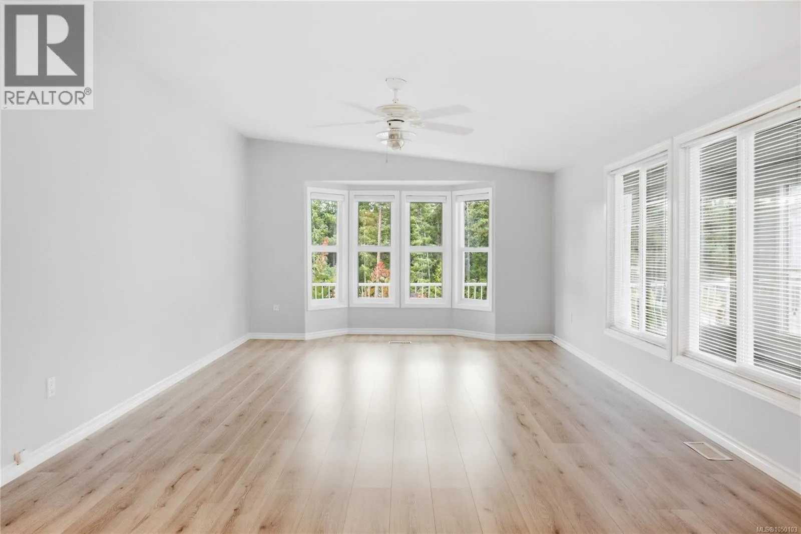 1018 Collier Cres