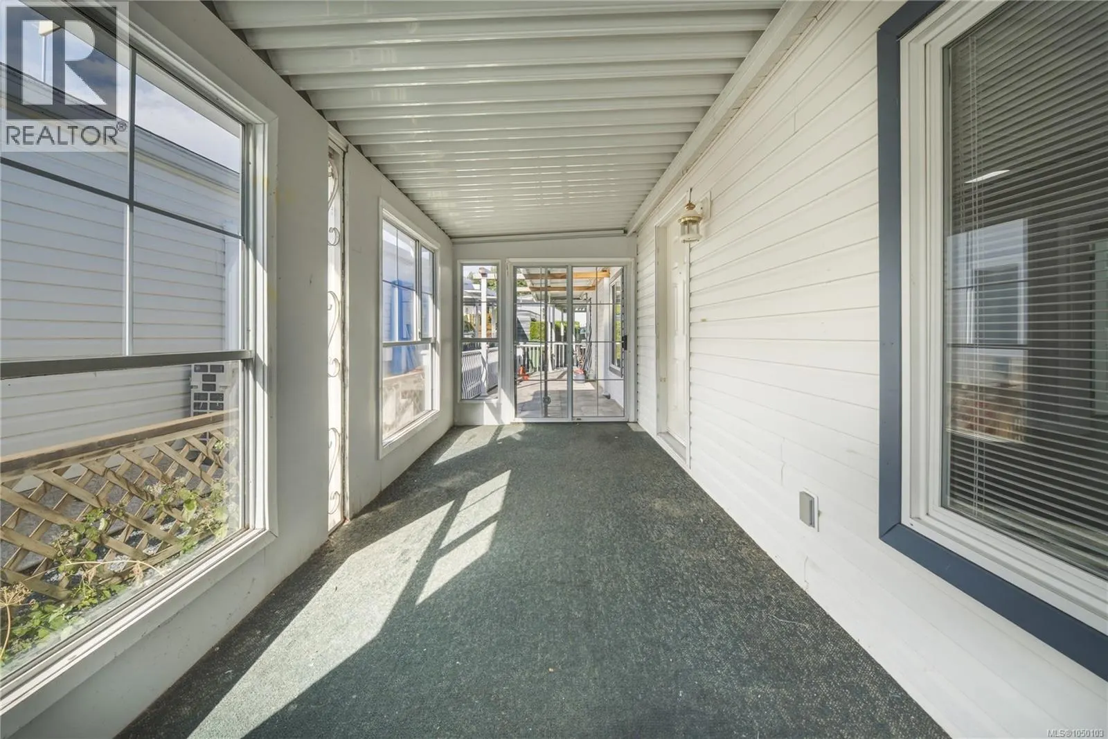 1018 Collier Cres