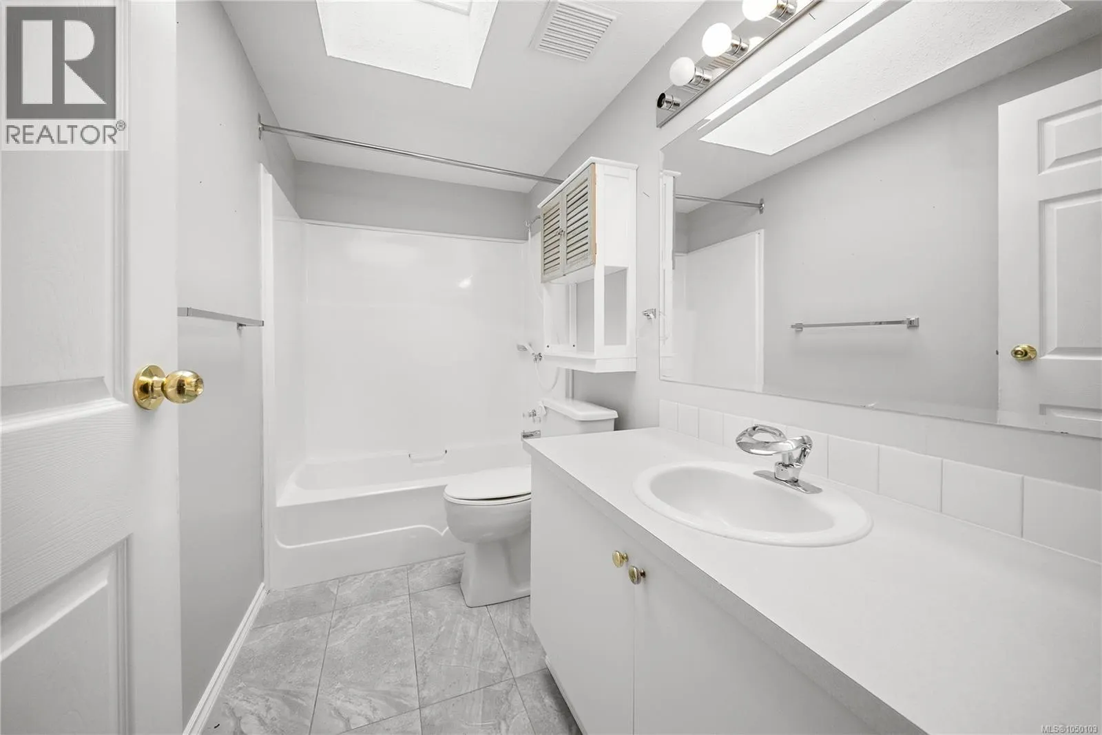 1018 Collier Cres