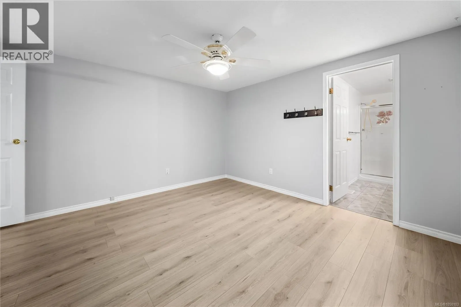 1018 Collier Cres