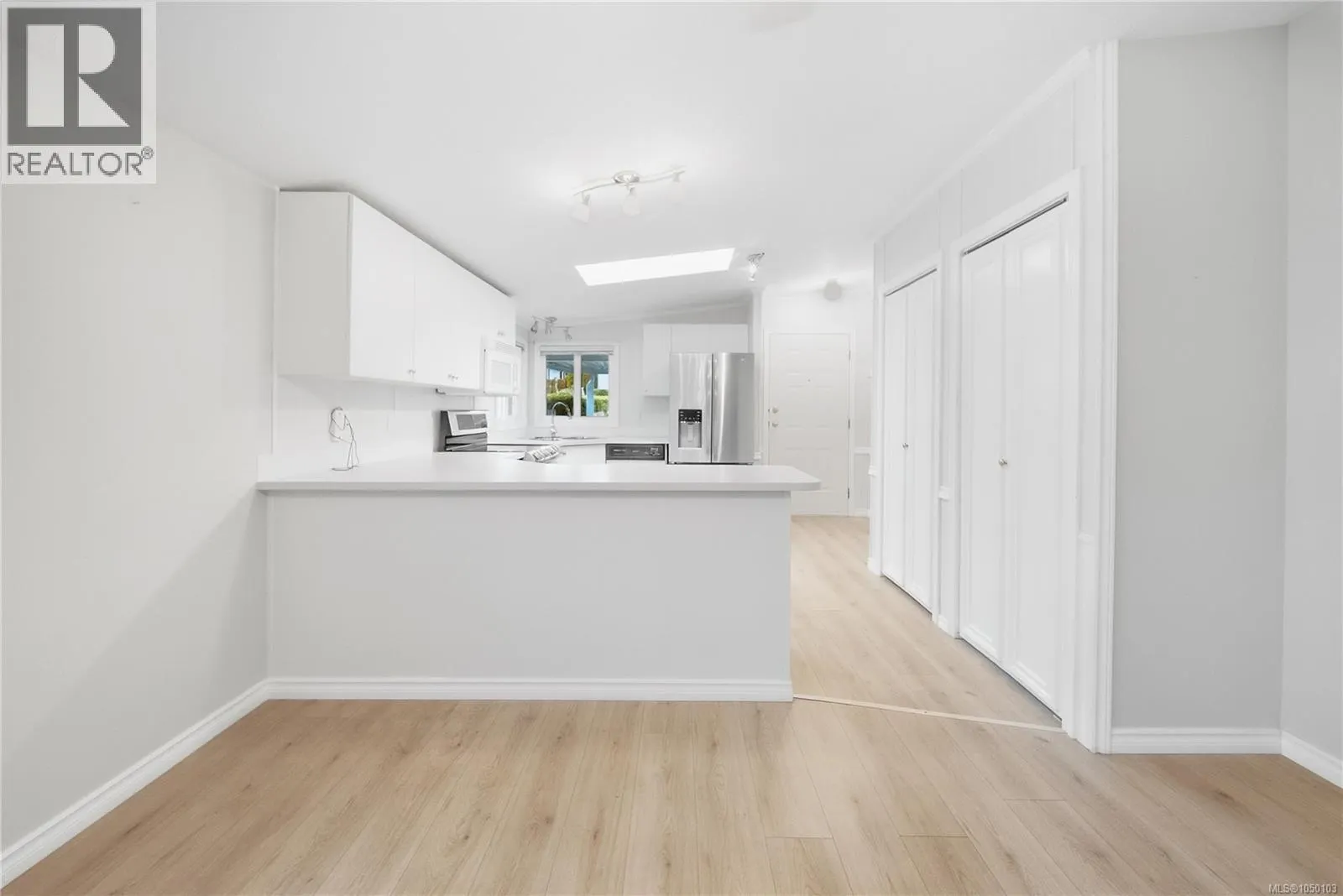 1018 Collier Cres