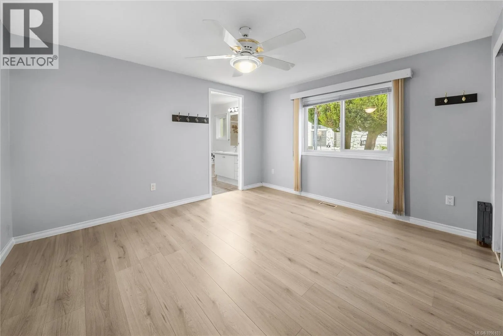 1018 Collier Cres