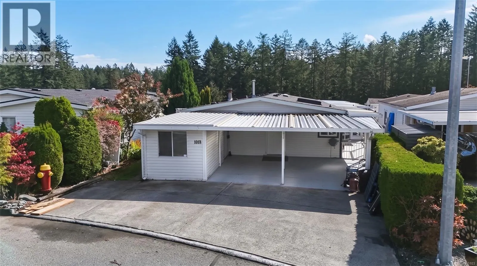 1018 Collier Cres