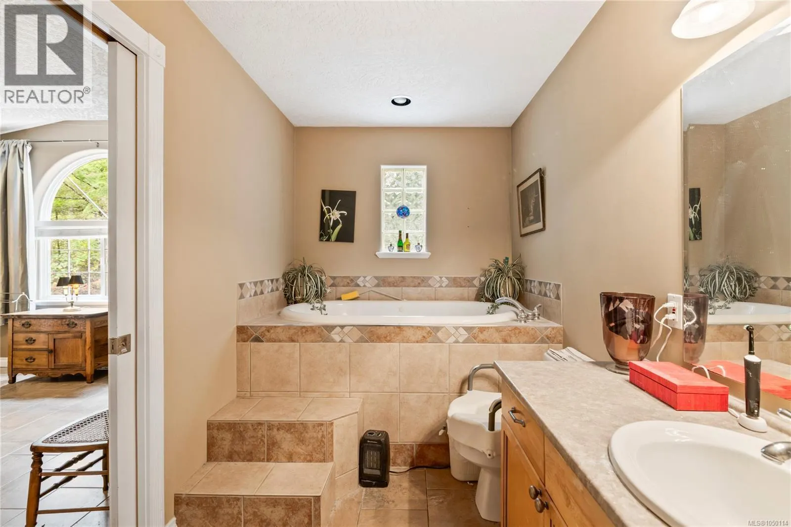 1357 Meadowood Way