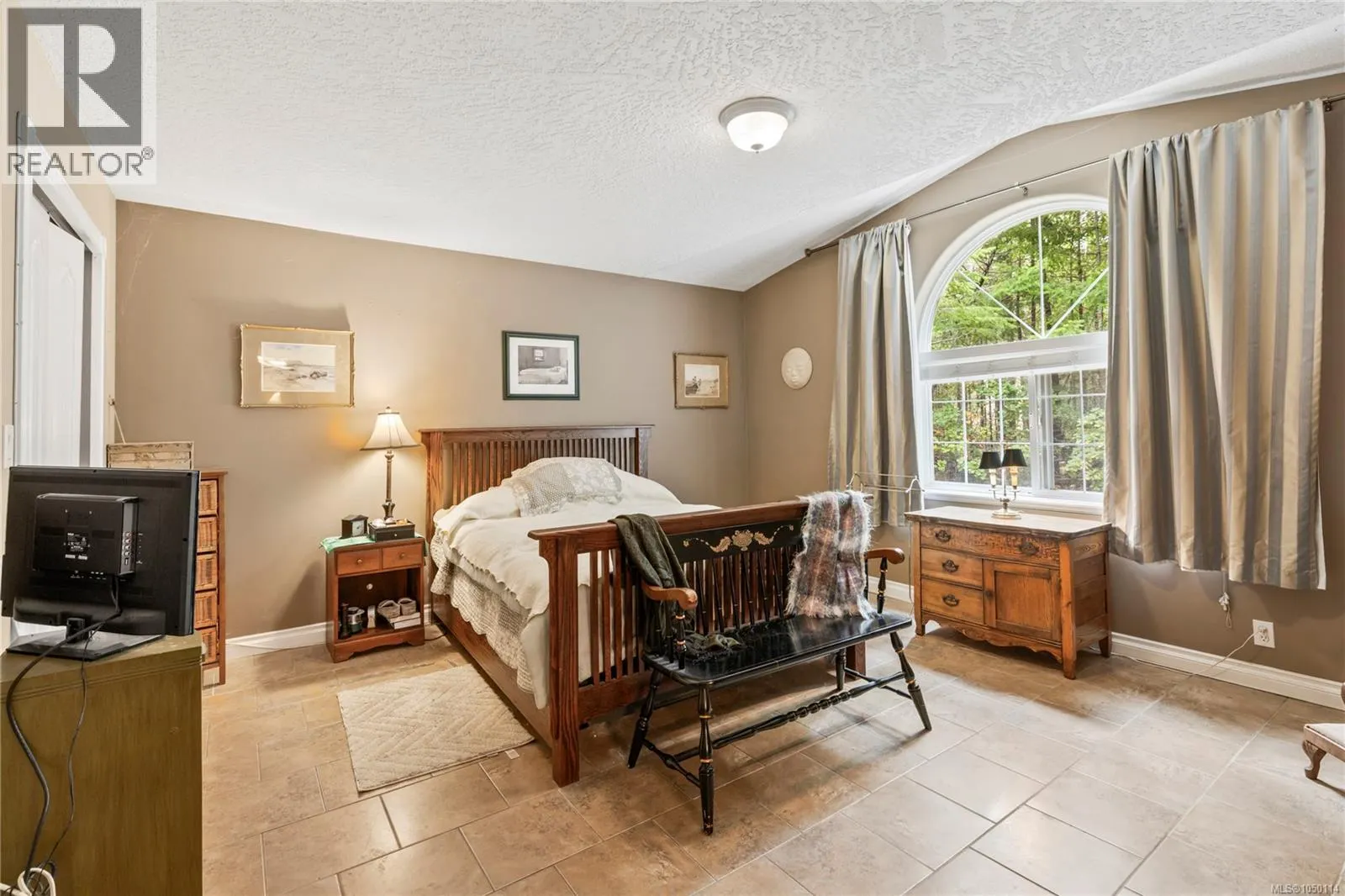 1357 Meadowood Way