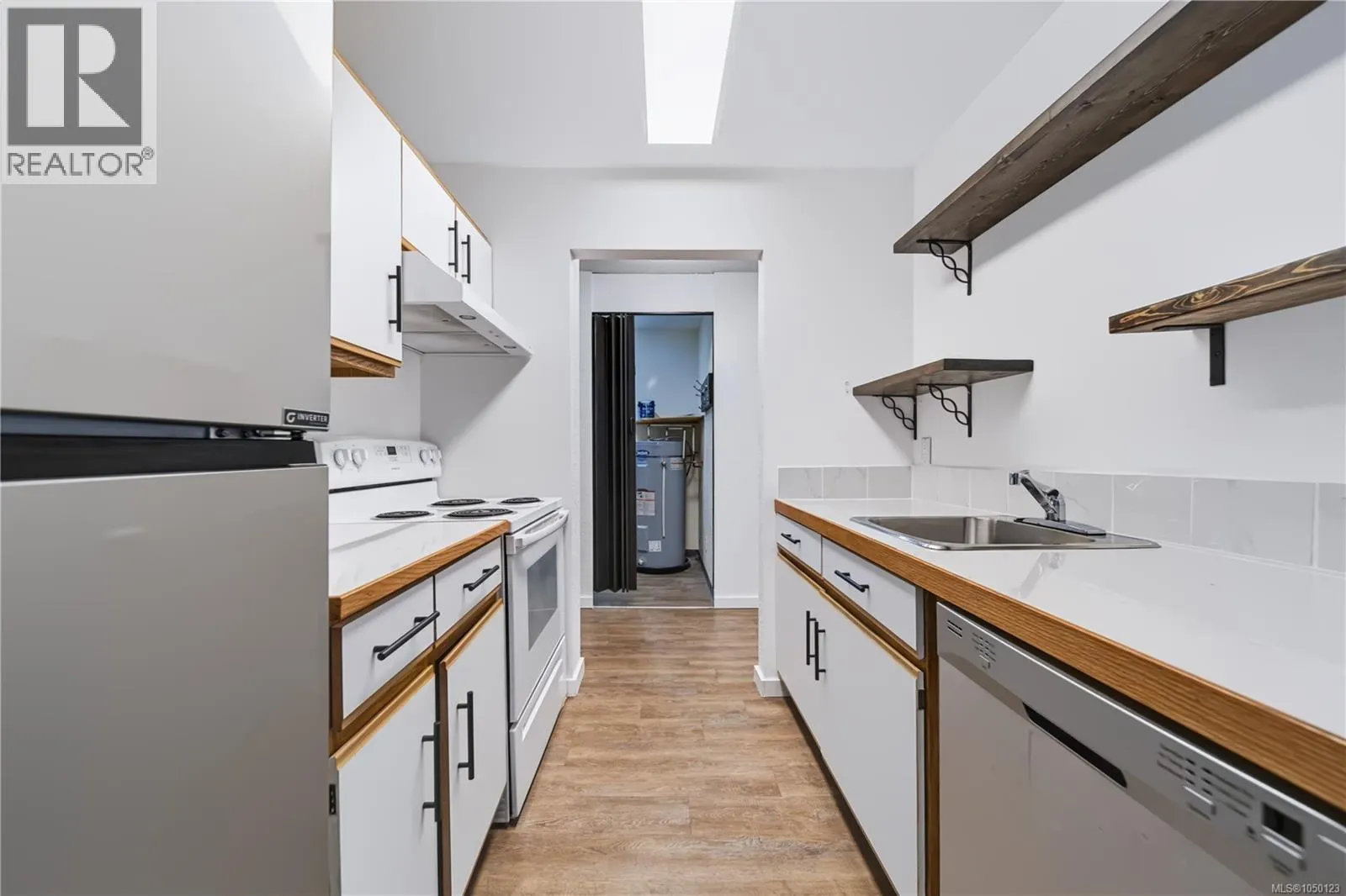 202 1600 Dufferin Cres