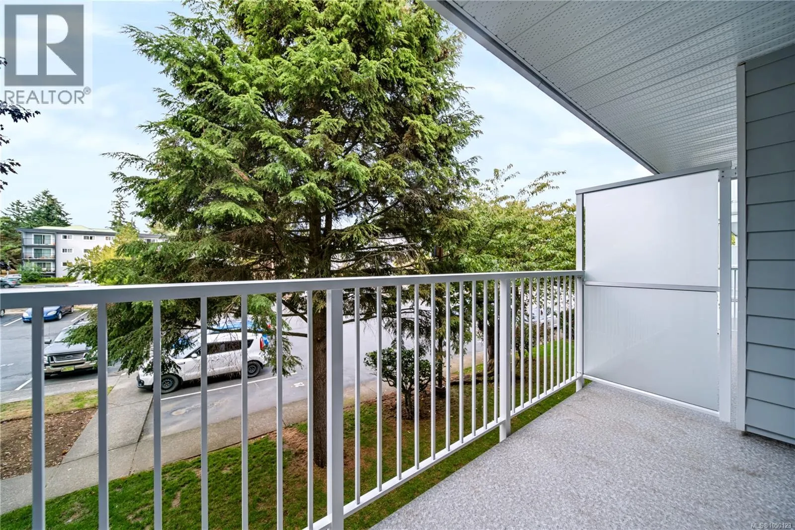 202 1600 Dufferin Cres