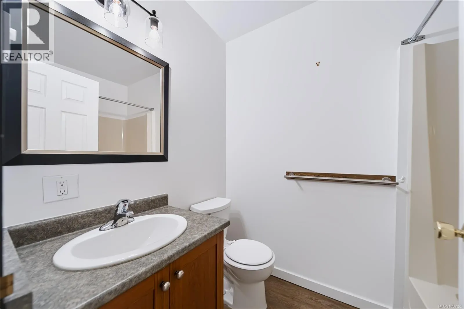 202 1600 Dufferin Cres