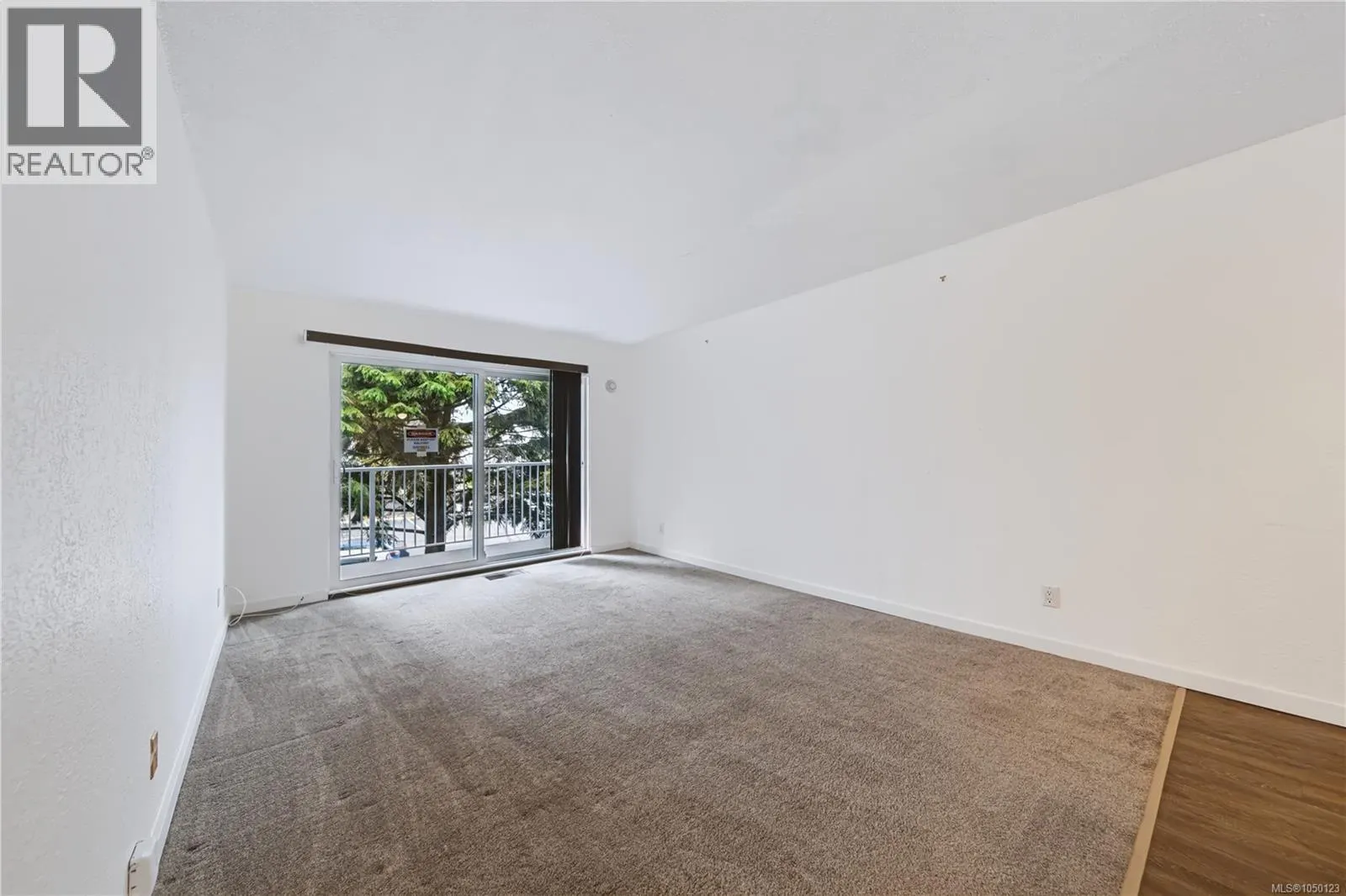 202 1600 Dufferin Cres