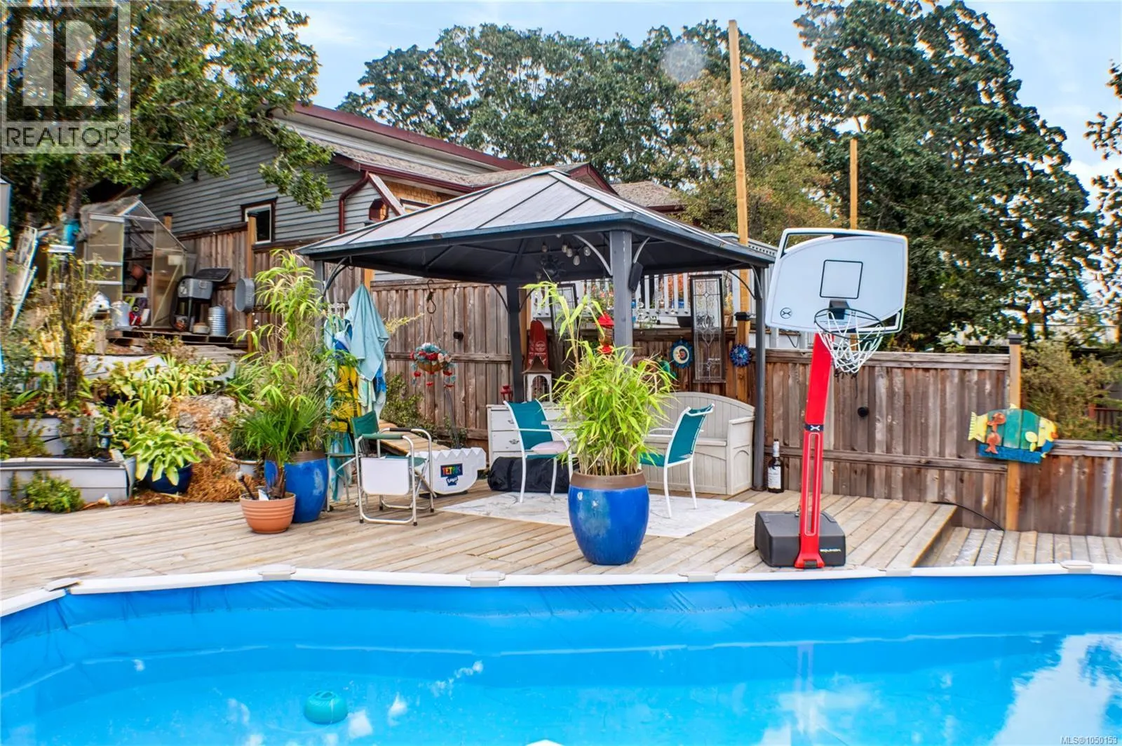 1120 Donna Ave