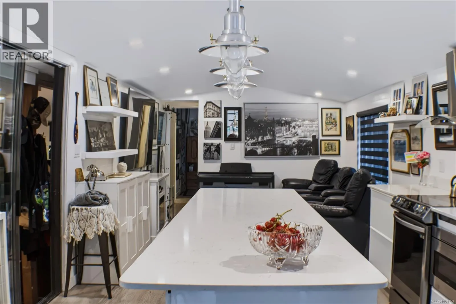 1120 Donna Ave