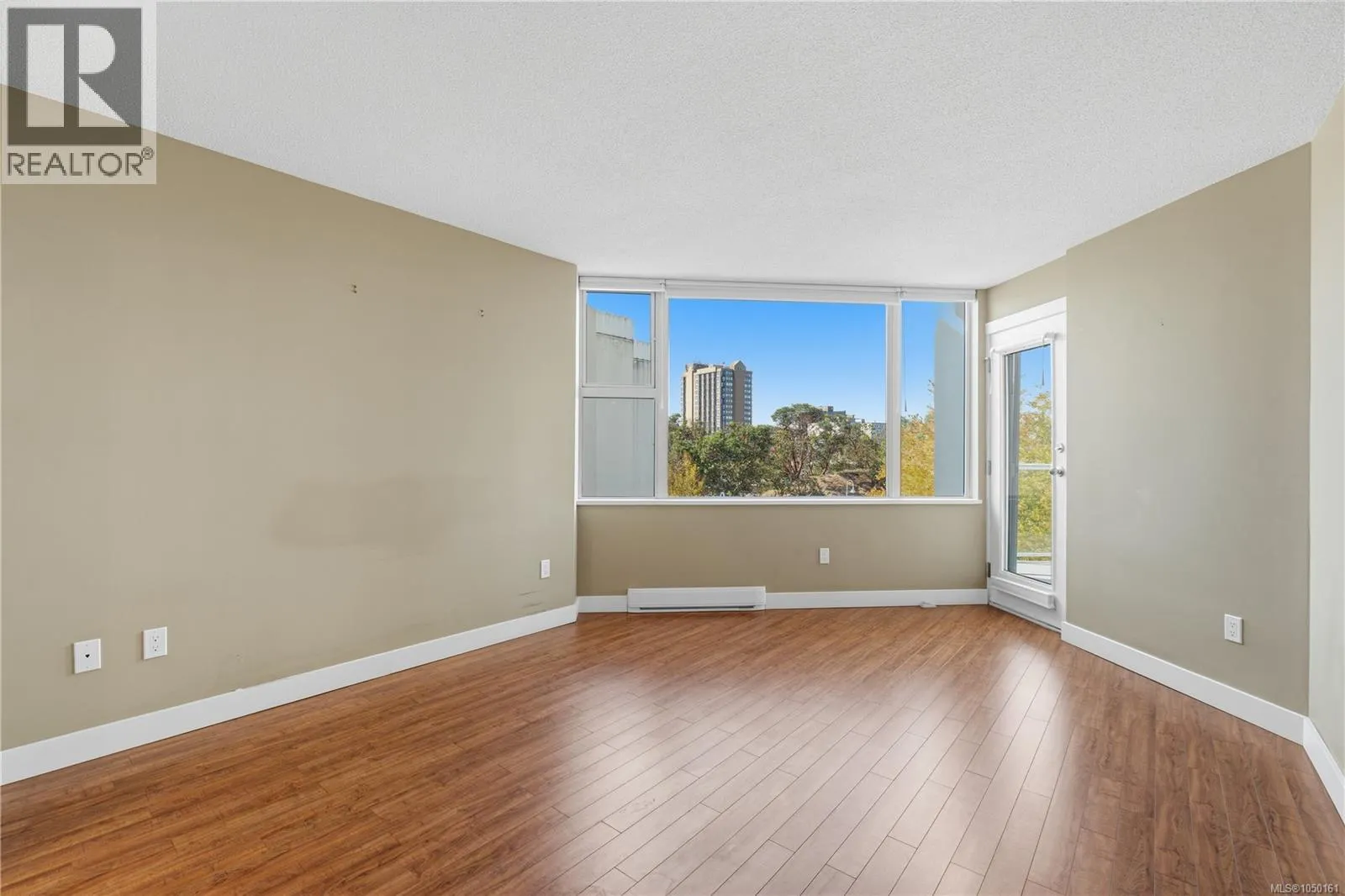 402 158 Promenade Dr