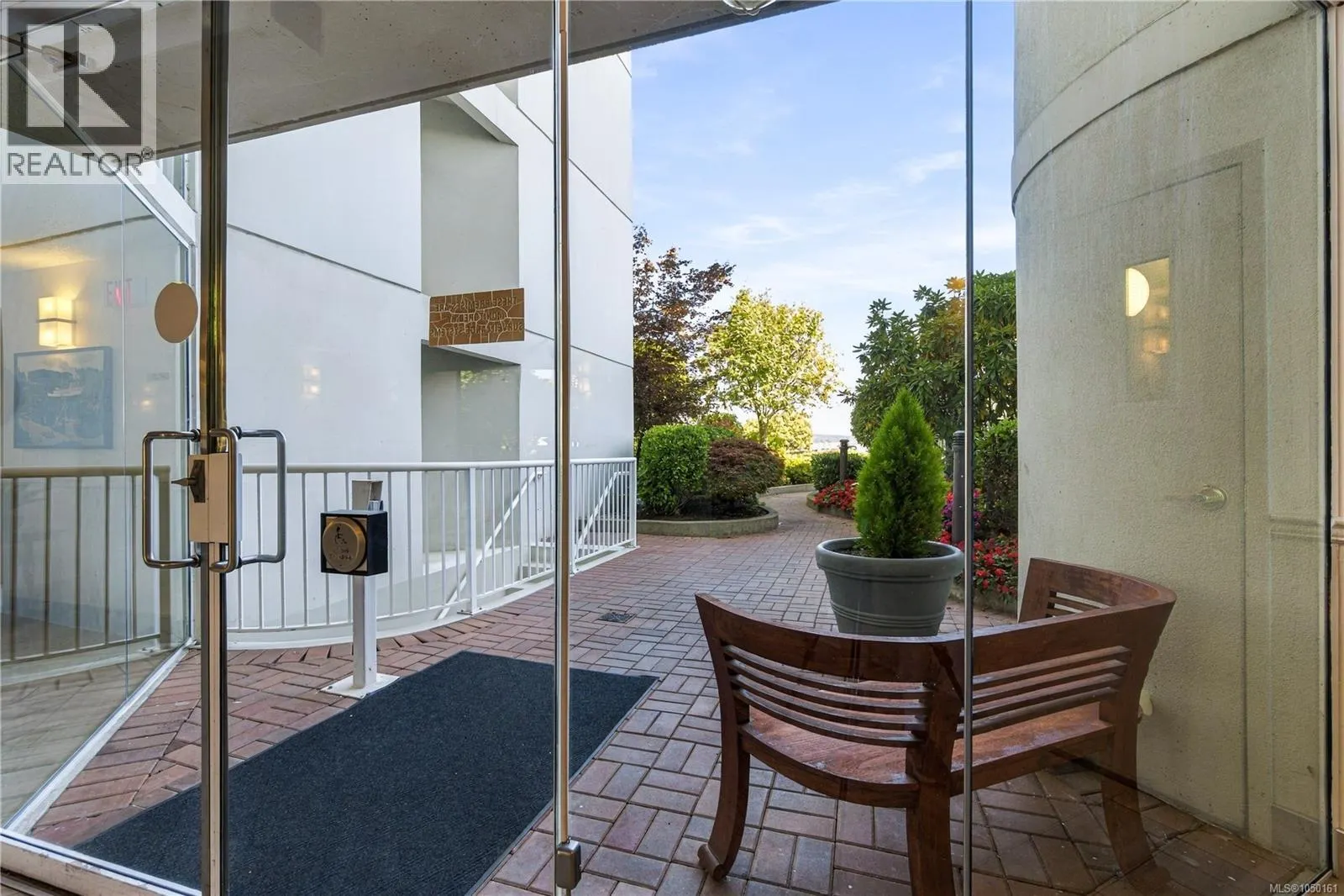 402 158 Promenade Dr