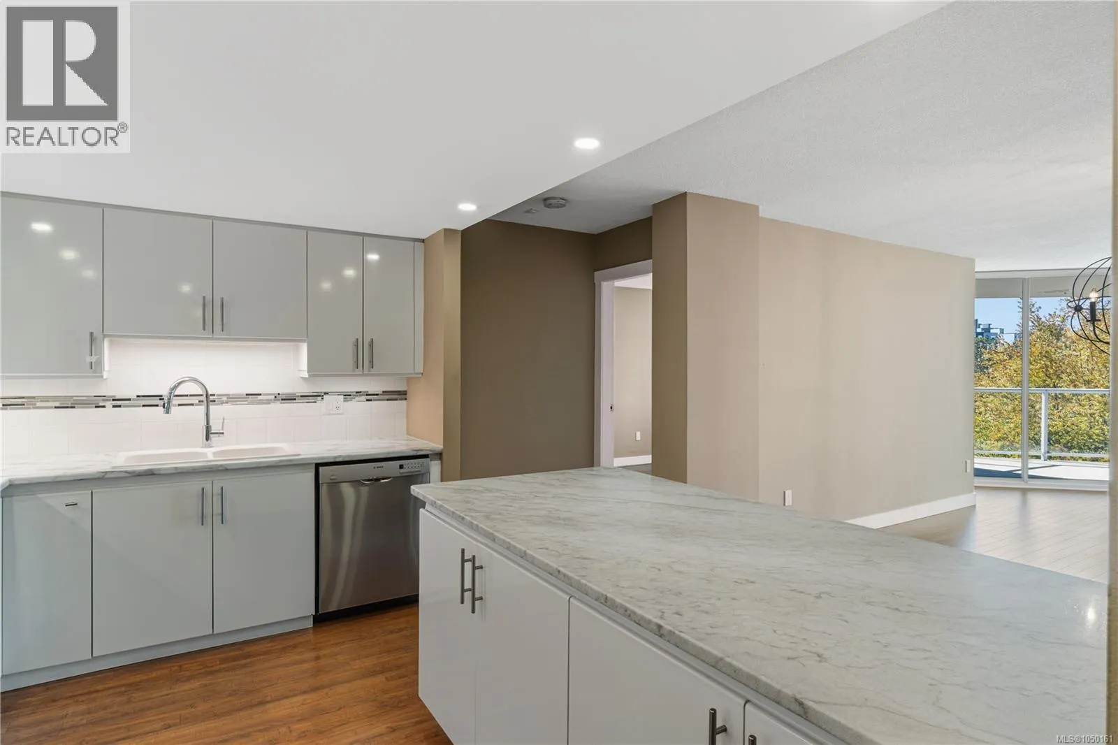 402 158 Promenade Dr