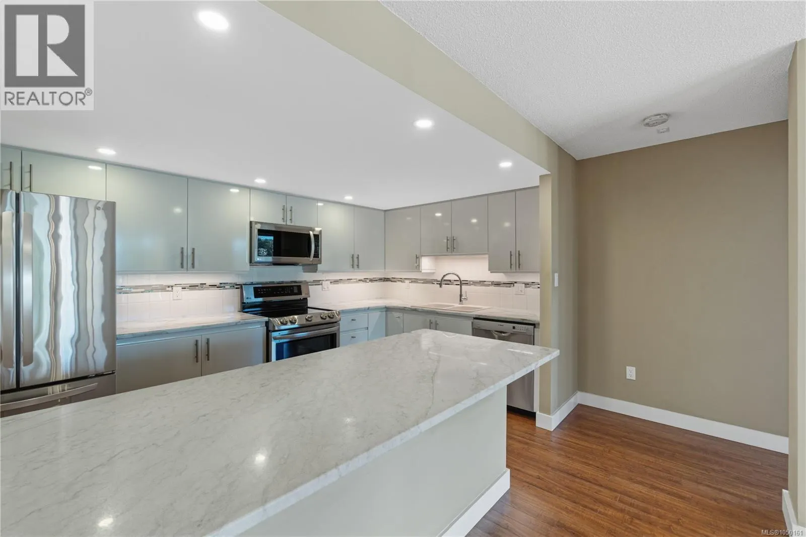 402 158 Promenade Dr