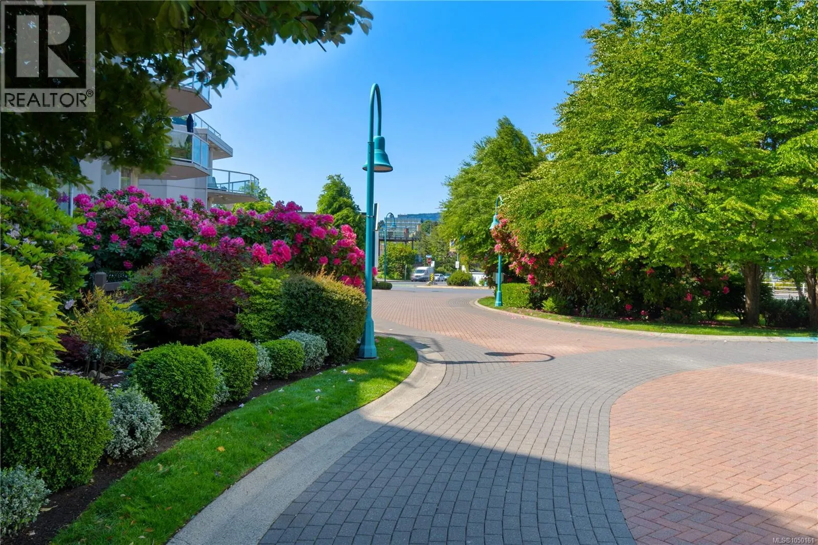 402 158 Promenade Dr