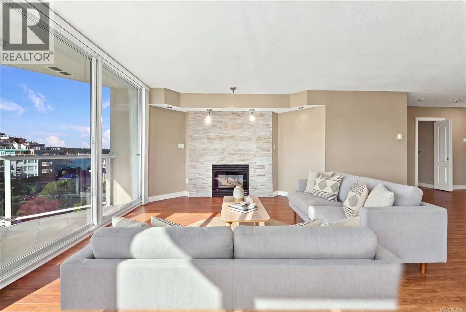 402 158 Promenade Dr