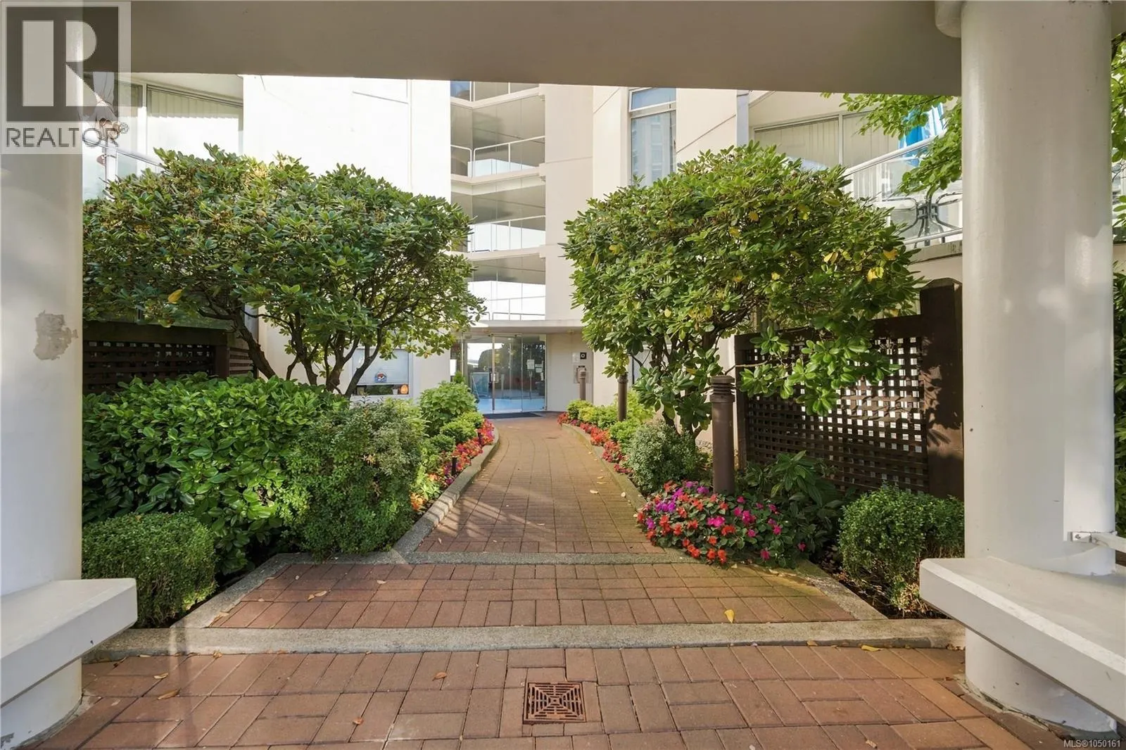 402 158 Promenade Dr