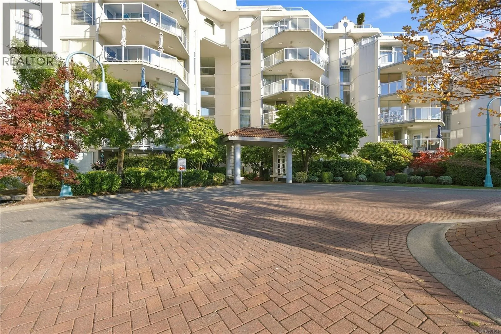 402 158 Promenade Dr