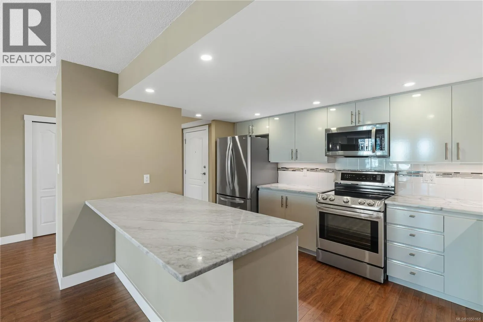 402 158 Promenade Dr