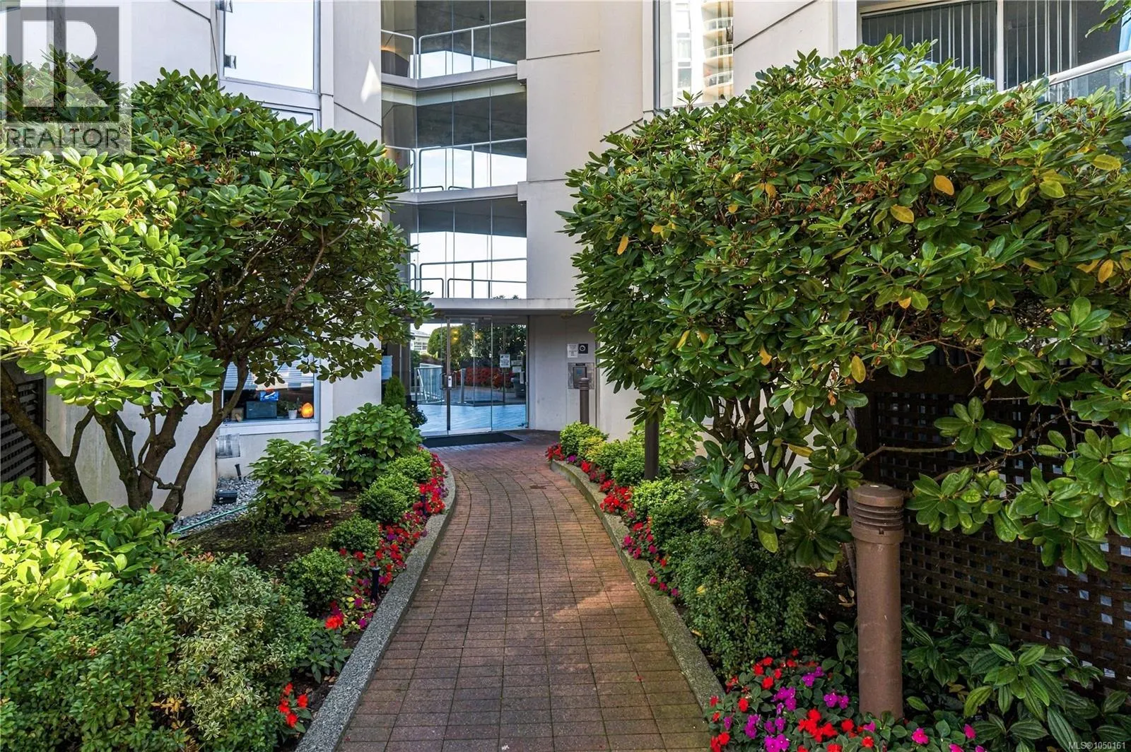 402 158 Promenade Dr