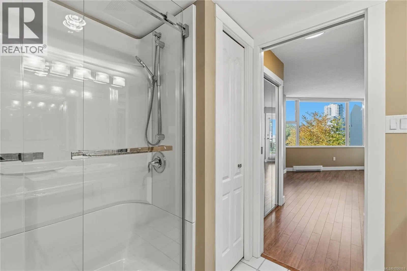 402 158 Promenade Dr